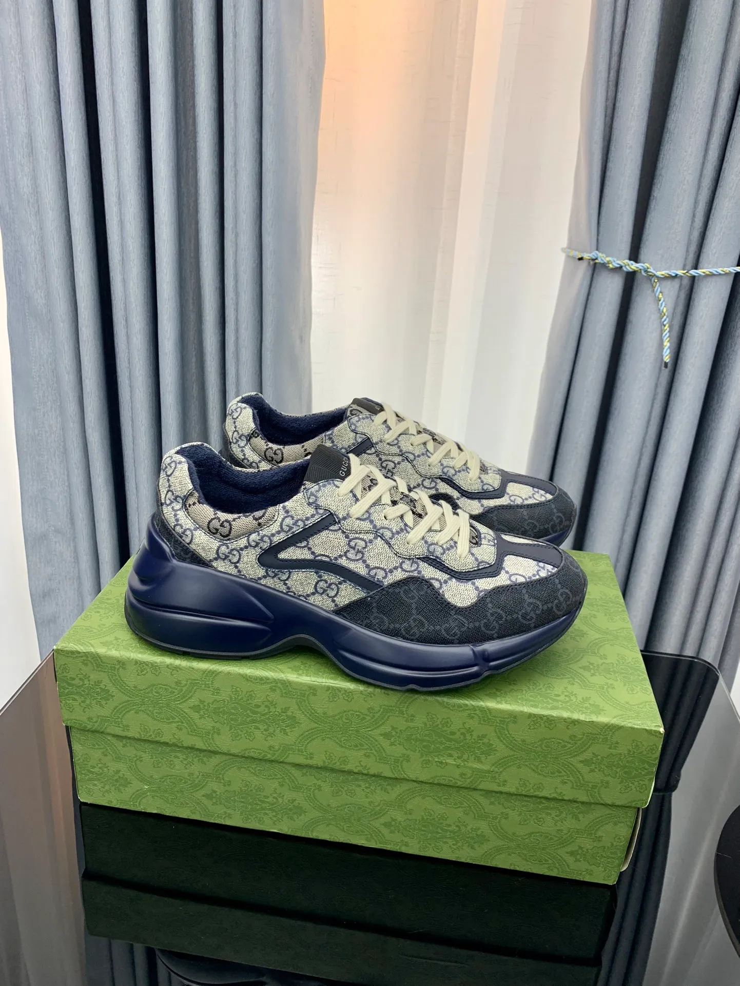 👟👟Ex-factory price 480👟👟 Gucci dad shoes for couples, distressed leather horn-shaped retro jogging shoes. The Balenciaga grandpa trend has subsided, ushering in GUCCI dad shoes, the trend leader in the fashion industry. The original shoes are molded and the original last is made by the Italian handmade foundry! [Gucci original dad shoes] Original surface: imported calfskin! Lining: Grade A hybrid lambskin! Outsole: The highest restoration sole T👟👟Ex-factory price U material plus wear-resistant foam (anti-wear cushioning) ivory leather processed with distressed effect The sole is 5cm high! The comfort level is excellent, killing all high-end versions on the market! Original logo outsole! 👣Size: Women’s size 35-40. Men's size 38-45. Women's heel with 🈚️logo! Men's heel with 🈶️logo!